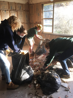 Sarah Sutton and Newman House students volunteer in Baton Rouge, La.