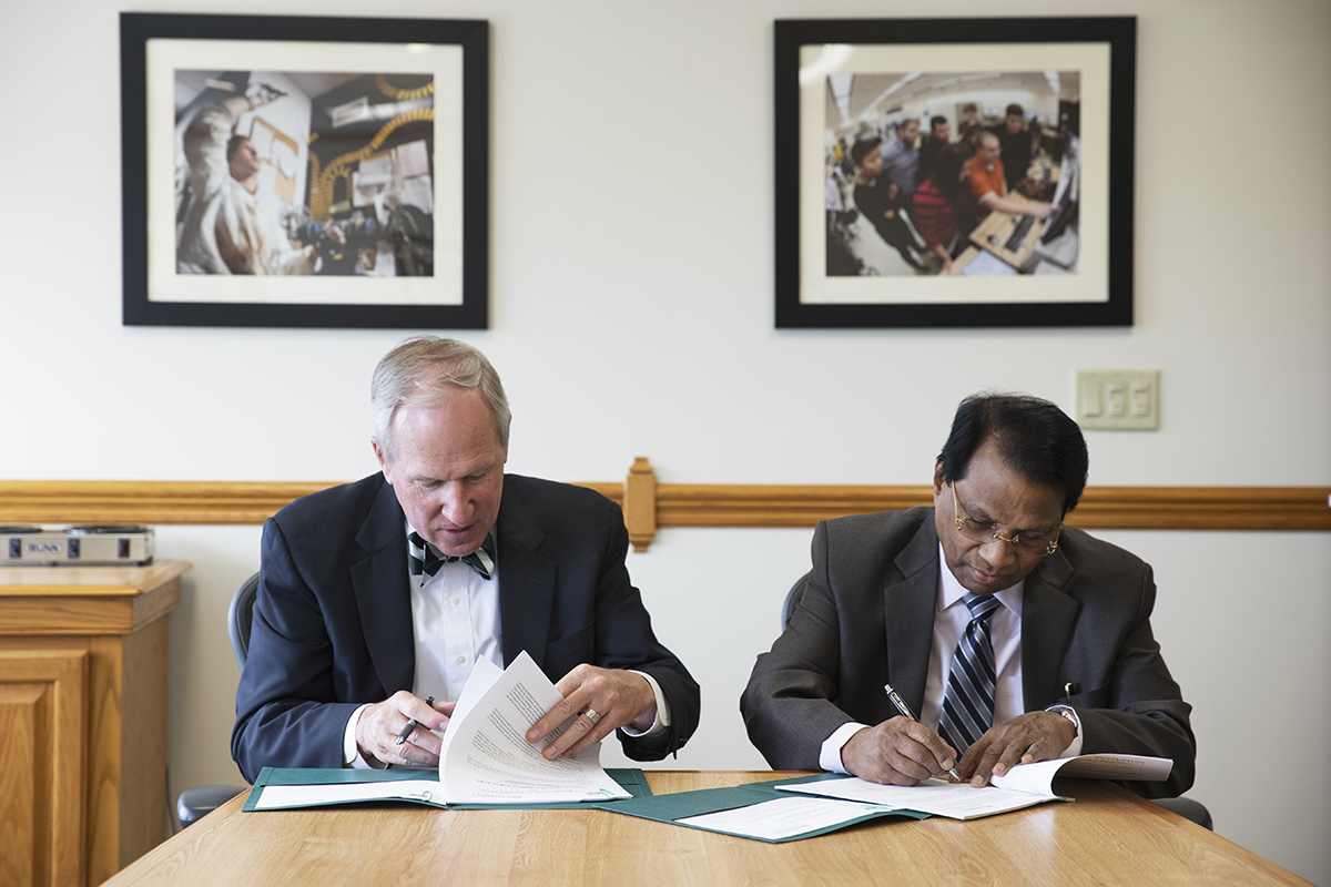 Binghamton University Executive Vice President for Academic Affairs and Provost Donald Nieman, left, and Vellore Institute of Technology Chancellor Govindasamy Viswanathan signed a deal that reaffirms a partnership between VIT and the Thomas J. Watson School of Engineering and Applied Science.