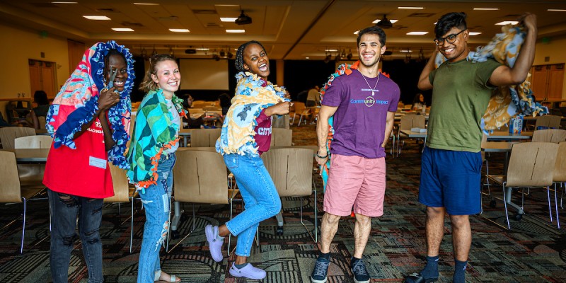 Residential Life student staff make welcome signs and other decorations for their floors at their communities.