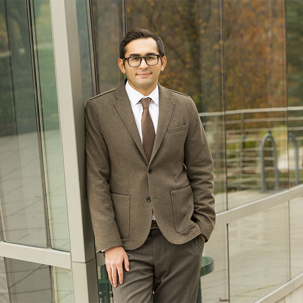 Assistant Professor of Management Information Systems Isaac Vaghefi studies the dark side of IT and developed a new framework for measuring internet addiction.