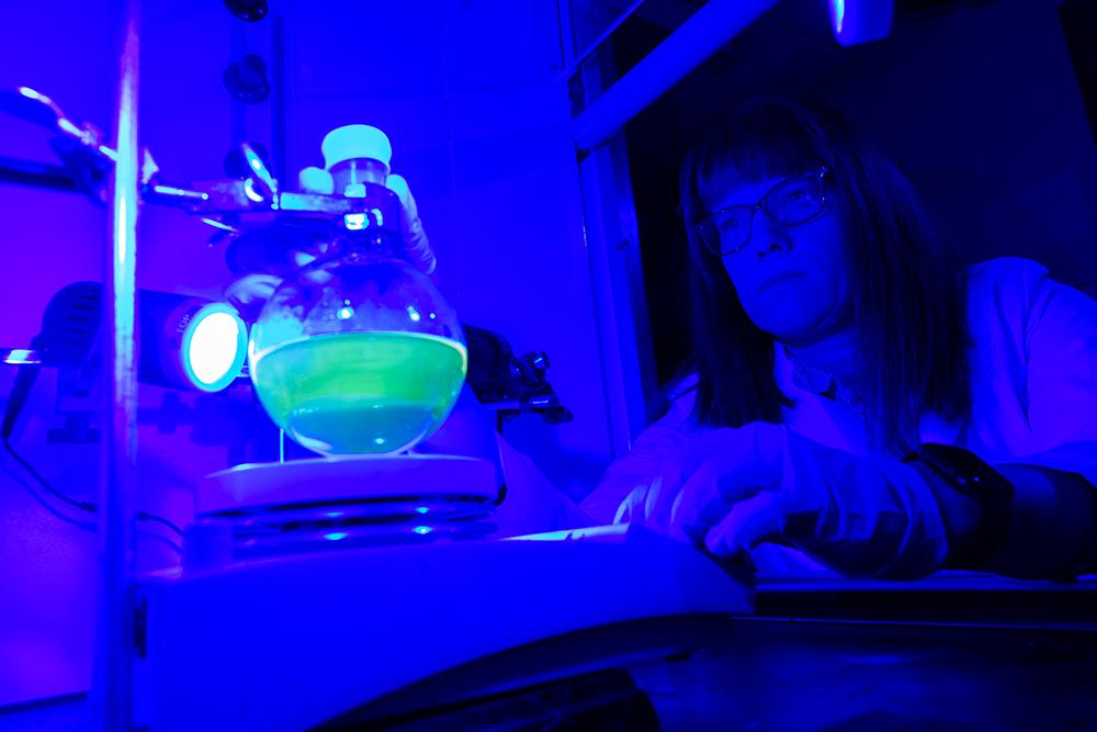 Light of transformation: Research explores the inner workings of chemical change