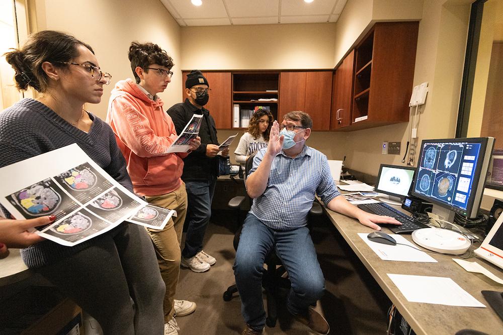 A look inside: MRI partnership gives lab students a chance to study a living brain